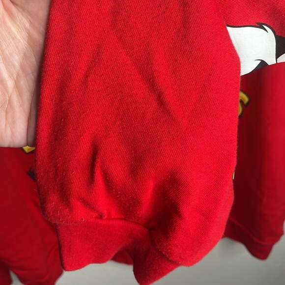 Looney Tunes red sweatshirt with Sylvester, Buggs, Taz and friends in size Large - Picture 7 of 10